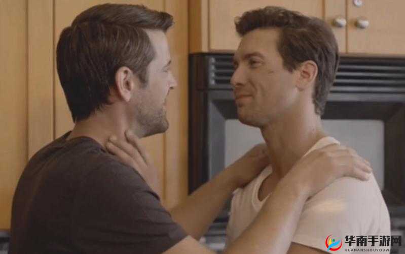 男男相伴共嗟叹：独特的同性情谊之展现