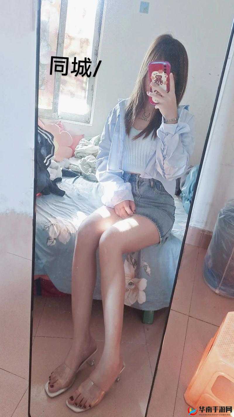 饭桌上张开腿让公看欧美片这种行为极其低俗且不适当