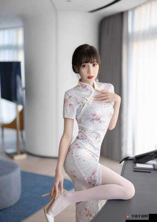 白丝美女高跟鞋：优雅迷人魅力的极致展现