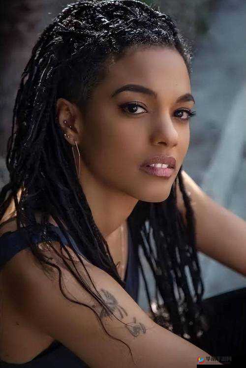 美女大战黑人大鸟：揭秘史前巨兽的秘密