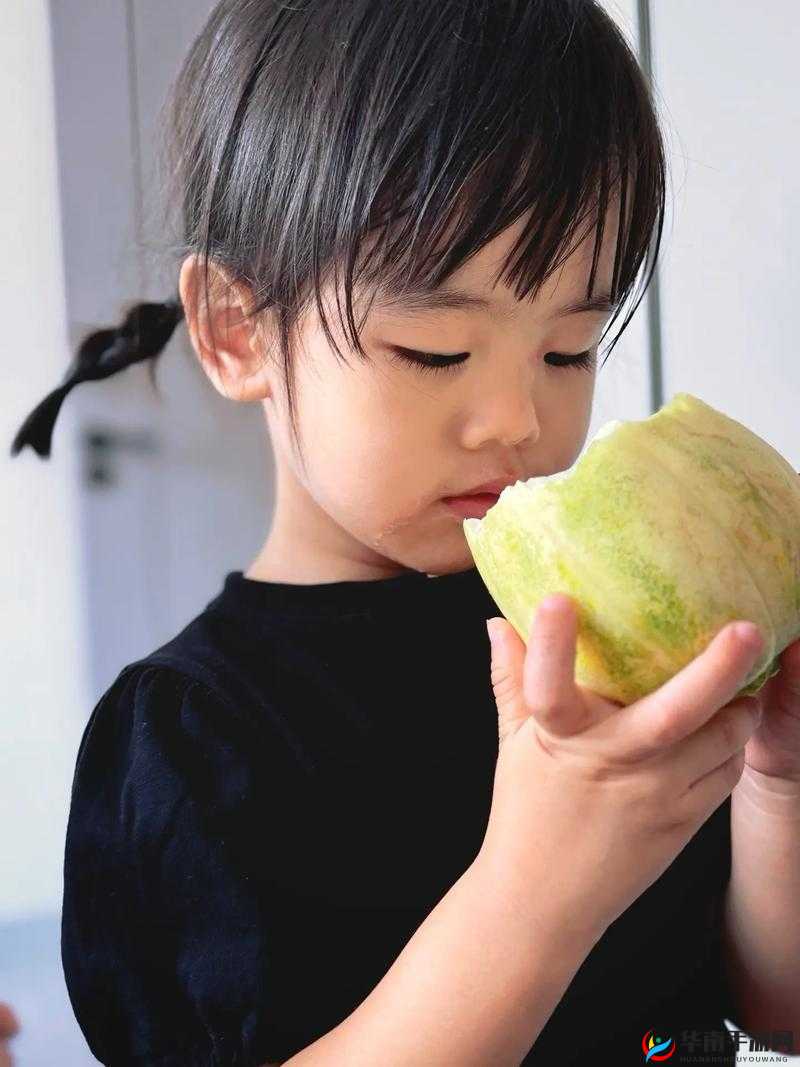 一小孩儿半夜给女生吃困吧这事儿该怎么看呢