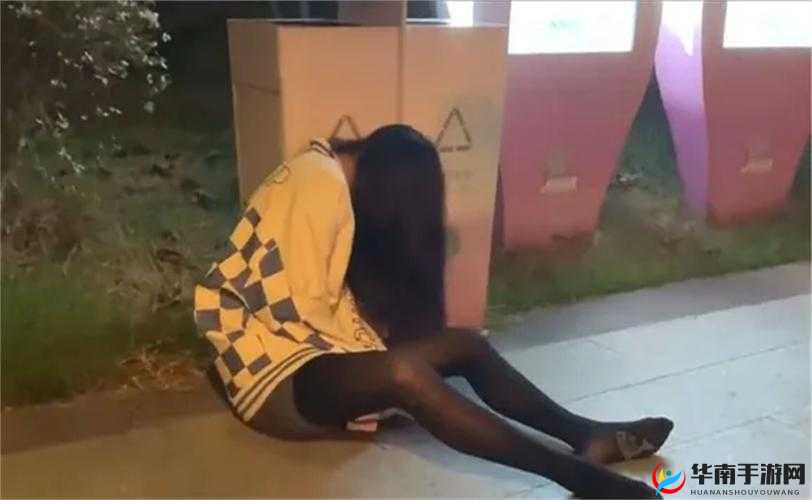 公交车上忘穿内裤被 c 好爽：社死现场，众人的目光让我无地自容