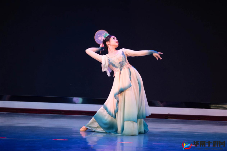 坤哥跳舞视频：展现独特舞蹈魅力令人陶醉其中