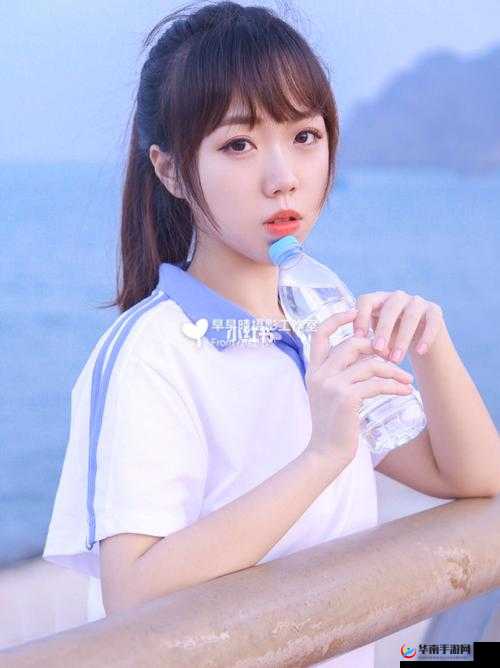 从校服衣袖看到葡萄：青春岁月里那一抹甜蜜的惊喜