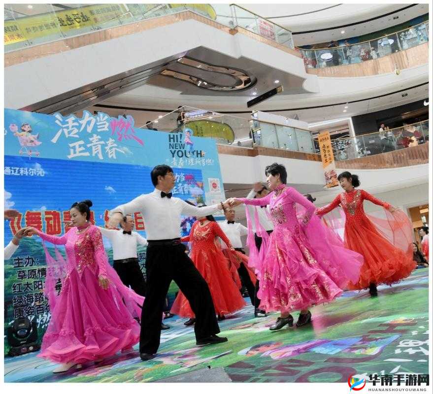 可乐操亚洲高清：一场激情四溢的视觉盛宴