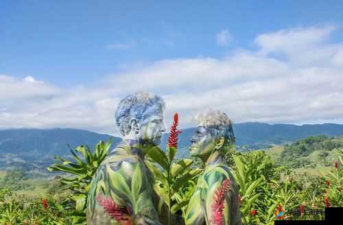 含羞草人体艺术：大自然的奇妙与人体之美