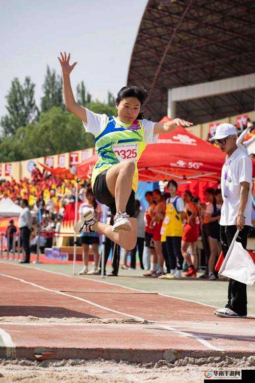 校园运动会热潮涌动 那最火的yn 荡一幕引人关注