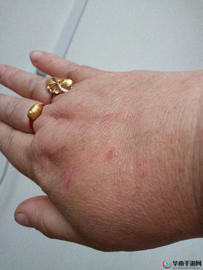 ：奶头被教官咬得又红又肿：一段不堪回首的经历