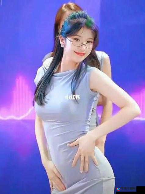 风骚御姐主播above直播：酒店白长袖蓝色校裤下的激情释放