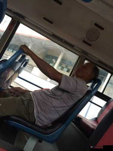 在公交车上弄高 c 这种行为极其不道德且违反公序良俗