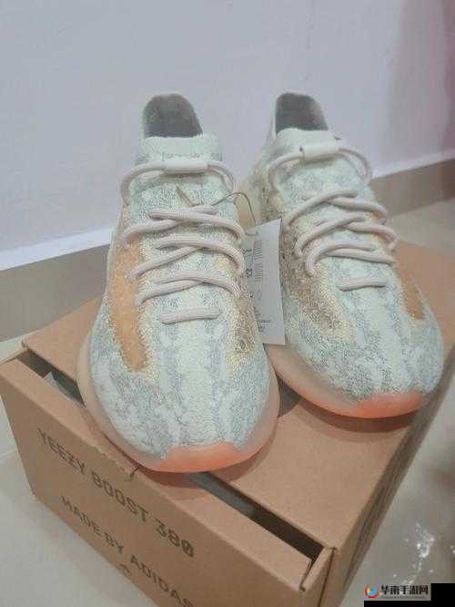 Yeezy380 蜜桃粉和白色解读:时尚潮流的全新诠释