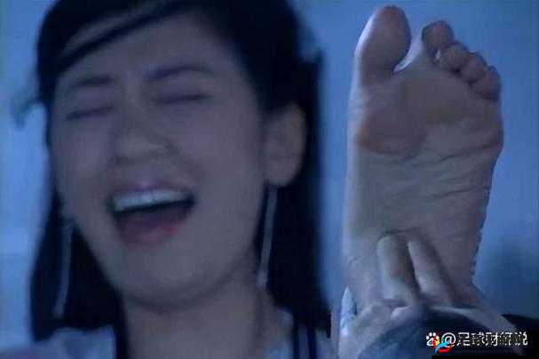 用刷子刷女特工脚底心：独特刺激的特工体验