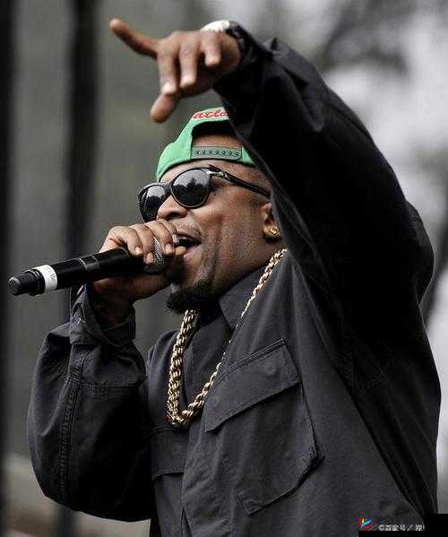 强壮的黑人 RAPPER：展现独特音乐魅力与舞台力量