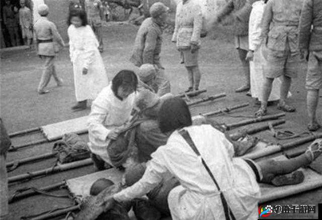 军妓被抵在树干上，极致的娇喘与求饶：一段令人血脉贲张的野战史