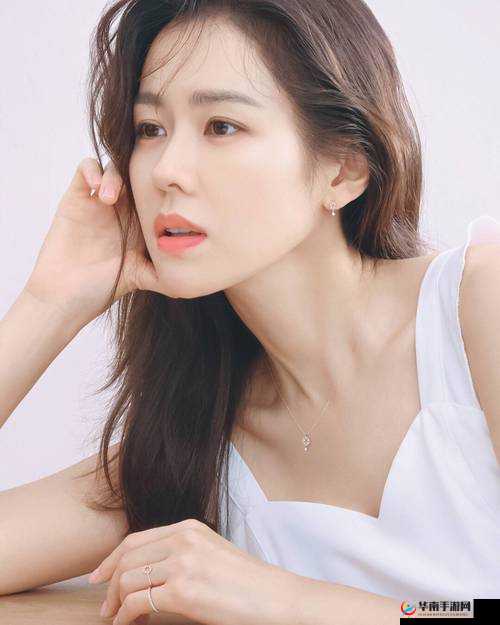 美女私密视频曝光：131 号美女竟在日逼