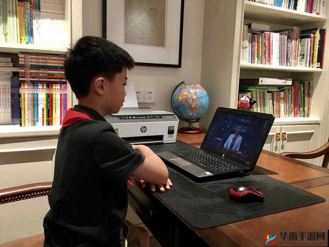 班花在我面前趴下，我该如何是好？这节课注定不平凡