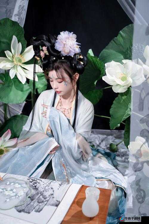 两峰夹小溪地湿又无泥诗小说成热点引发广泛关注与热议