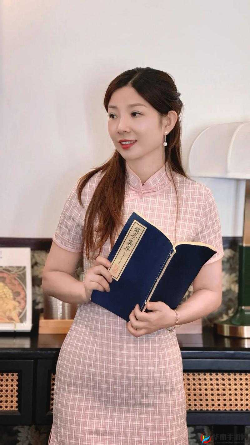 梁佳芯旗袍平面拍摄现场:展现旗袍之美与优雅氛围