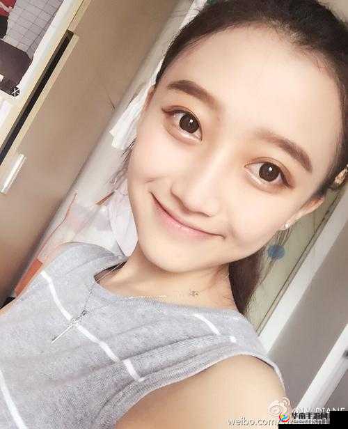 清纯校花的堕落之路:被偷拍的私密照片