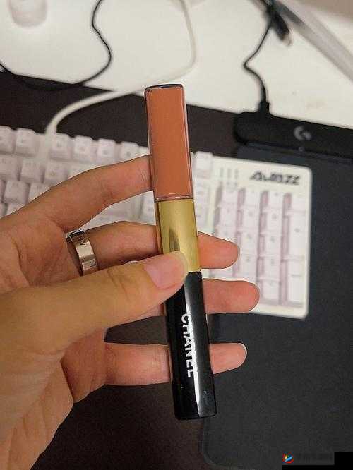 成熟 JEALOUSVUE 日本 IPHONE69：情感纠葛与欲望交织的故事