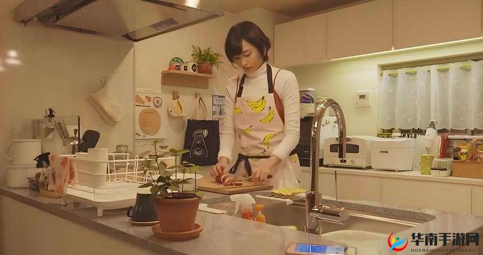 日本熟妇厨房与子欢的别样精彩生活故事