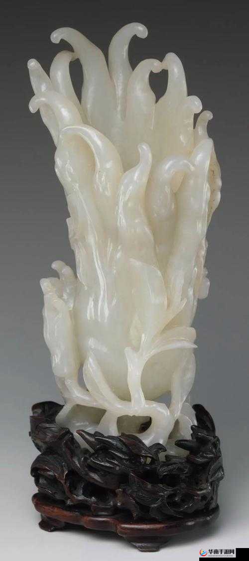 插花弄玉：探寻传统艺术中花卉与玉器的奇妙交融