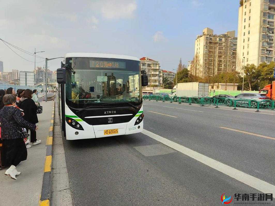 公交车高 c ：独特的城市交通与能量巅峰的碰撞