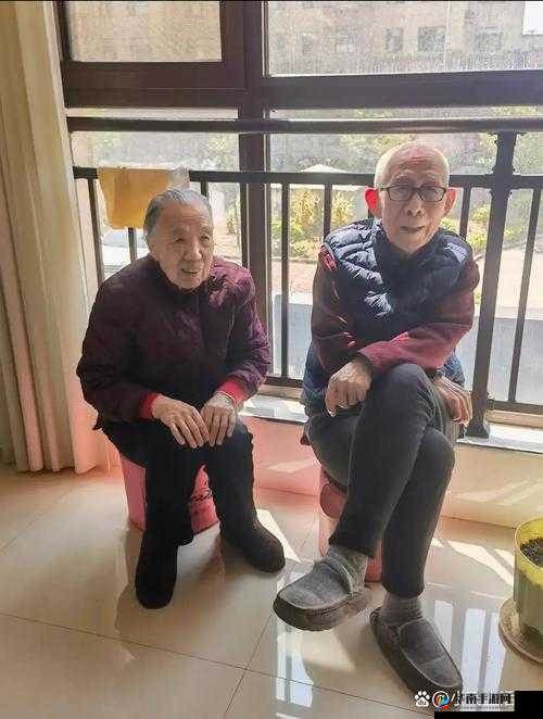 高龄老太婆进行特殊行为的相关描述