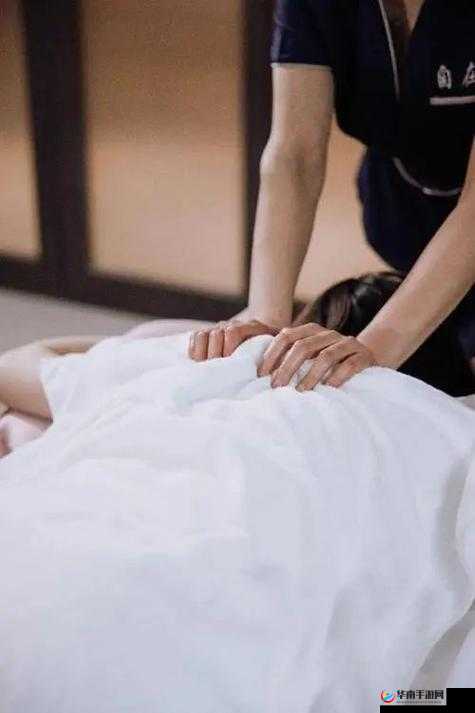 男按摩师舌头伸进去了电影：令人震惊的按摩场景背后的故事