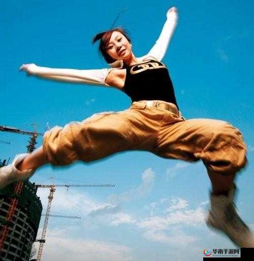 厕沟全景女厕沟精品：独特视角下的别样景象