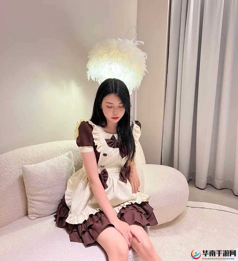 女仆扒开让客人尽情体验中国文化之魅力