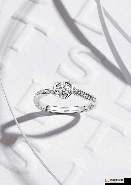 18K 金钻石戒指：闪耀的爱情见证