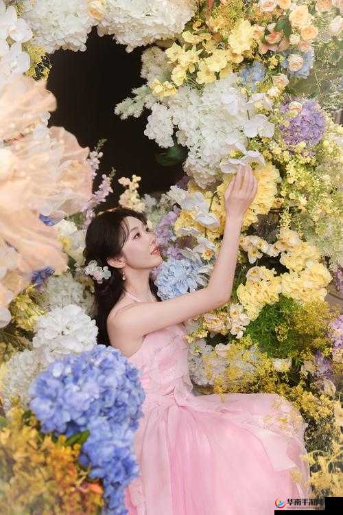 校花：我竟渴望能捏一下她那迷人的脸庞