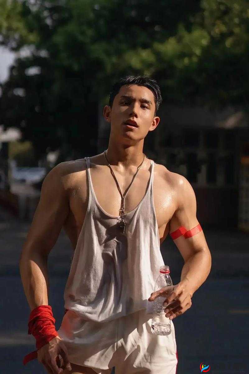 中国超帅 GAyⅩnXⅩ 体育生：汗水与激情的完美结合