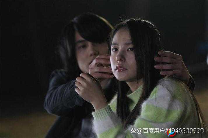 当我们抬头看向镜子里的结合处