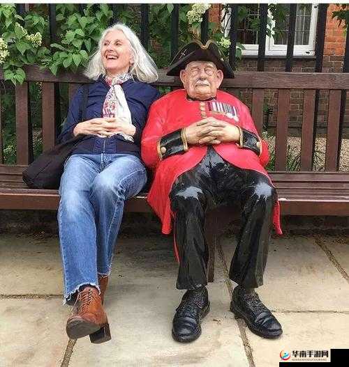 擦老太 BBB 擦 BBB 擦 BBB 擦:老太独特的擦拭行为引人深思