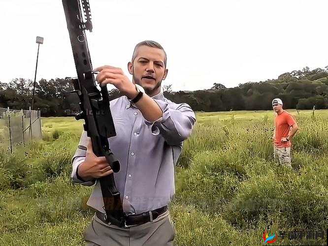 女婿持枪闯入岳父家对峙：劲枪枪到底，是何缘由？