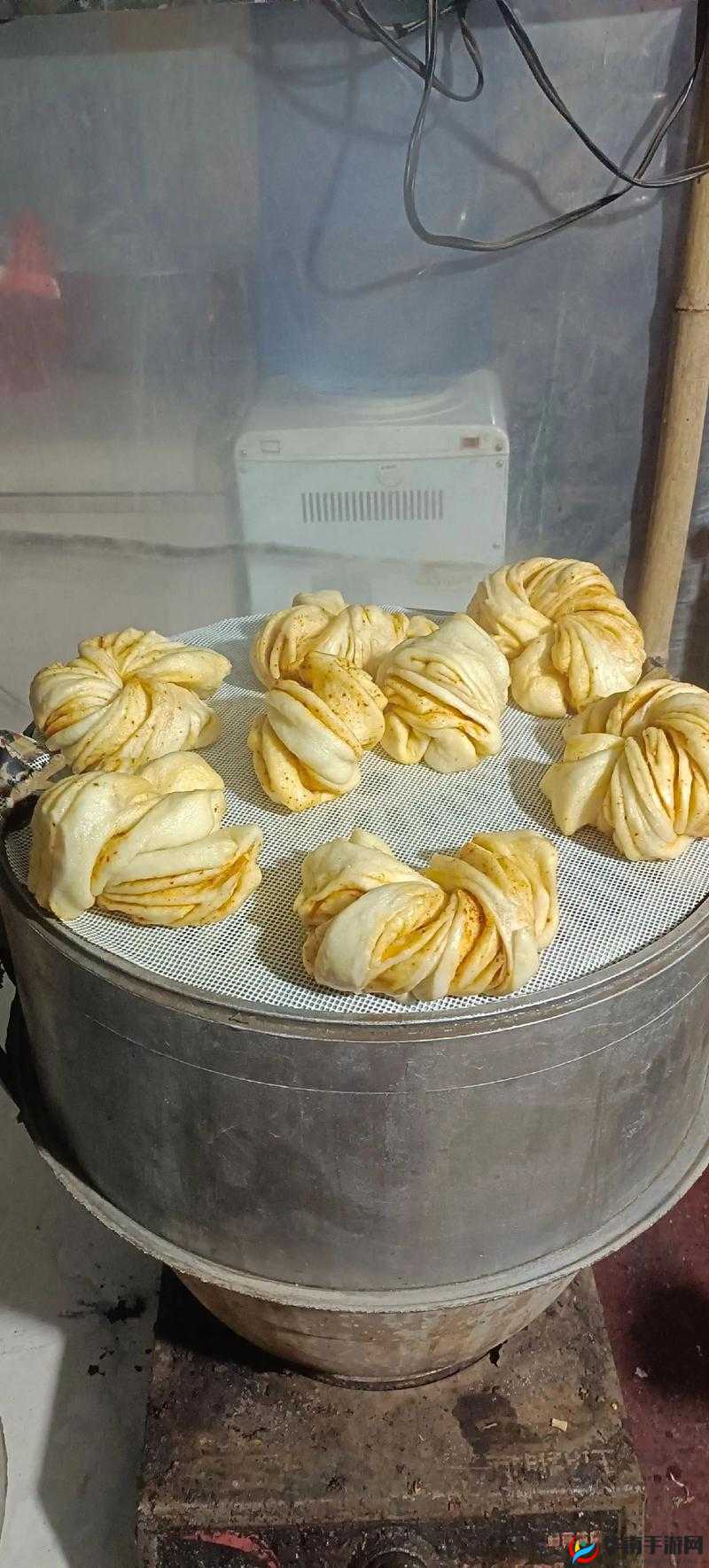 一对白花花的大馒头：热气腾腾的乡村美食