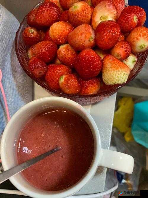 将草莓放到小洞里榨汁可以吗：这样做是否可行以及相关探讨