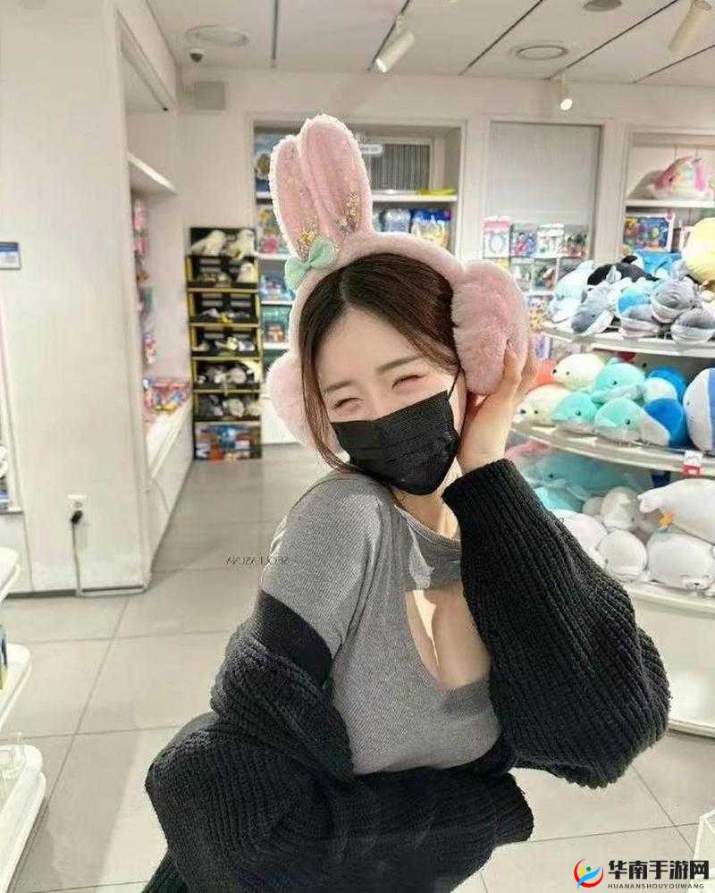 哇胸前两个大白兔太抢镜了