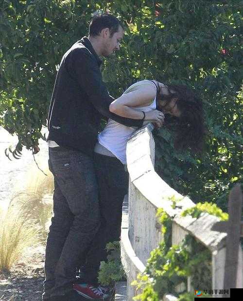 被老外下药后干柴烈火的激情视频曝光