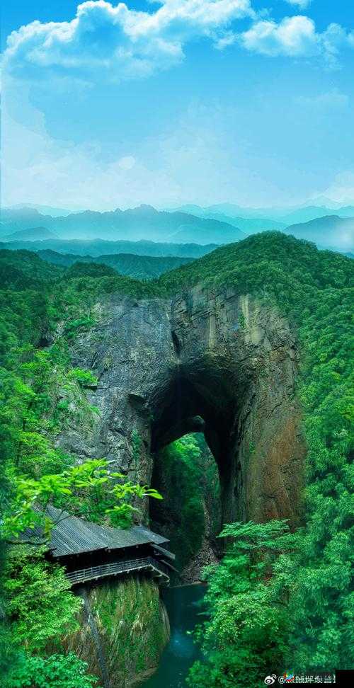 洞内泉淙淙洞外草萋萋:探寻自然秘境的诗意之美