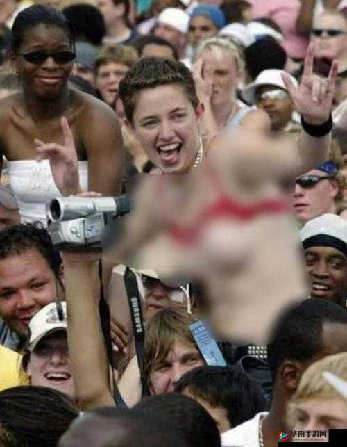 想把胸部露出给男生看并让其抚摸的大胆想法