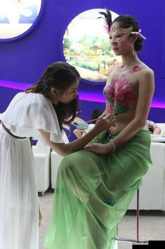 汤芳张开腿：一位女性的自我表达与身体探索