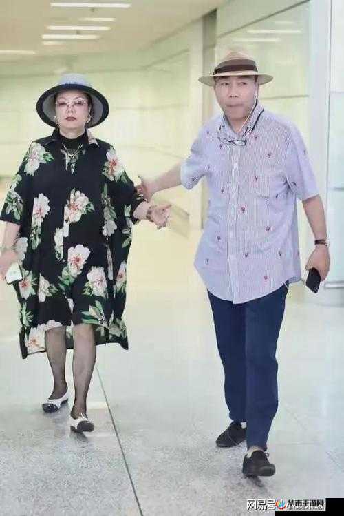 妻子同意三个人一起活动，该如何应对呢