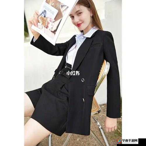 秋水伊人 2022 黑色毛呢外套:尽显优雅气质与独特魅力的时尚之选