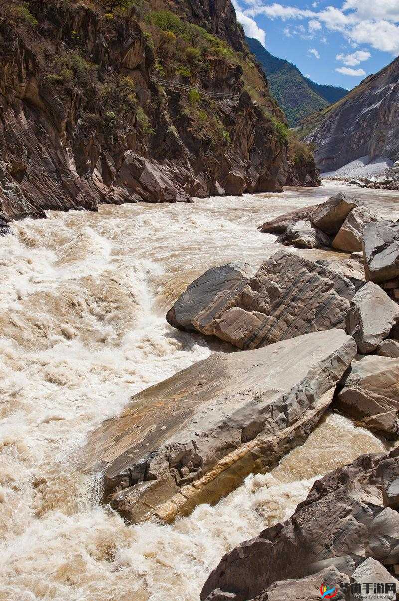 江上 H1VL1 独特魅力闪耀在江面上