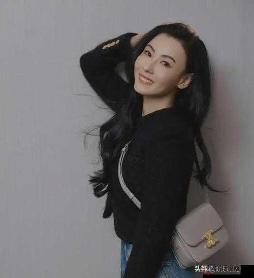 一组罕见的张柏芝吃鸡照艳全集，实在是太迷人了