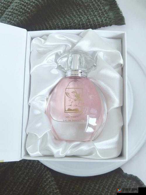 香水纯 siss282 的迷人魅力：探索时尚与优雅的完美结合