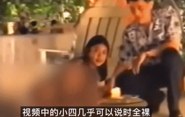 妹妹洗澡时我进去摸她奶引发的荒唐一幕